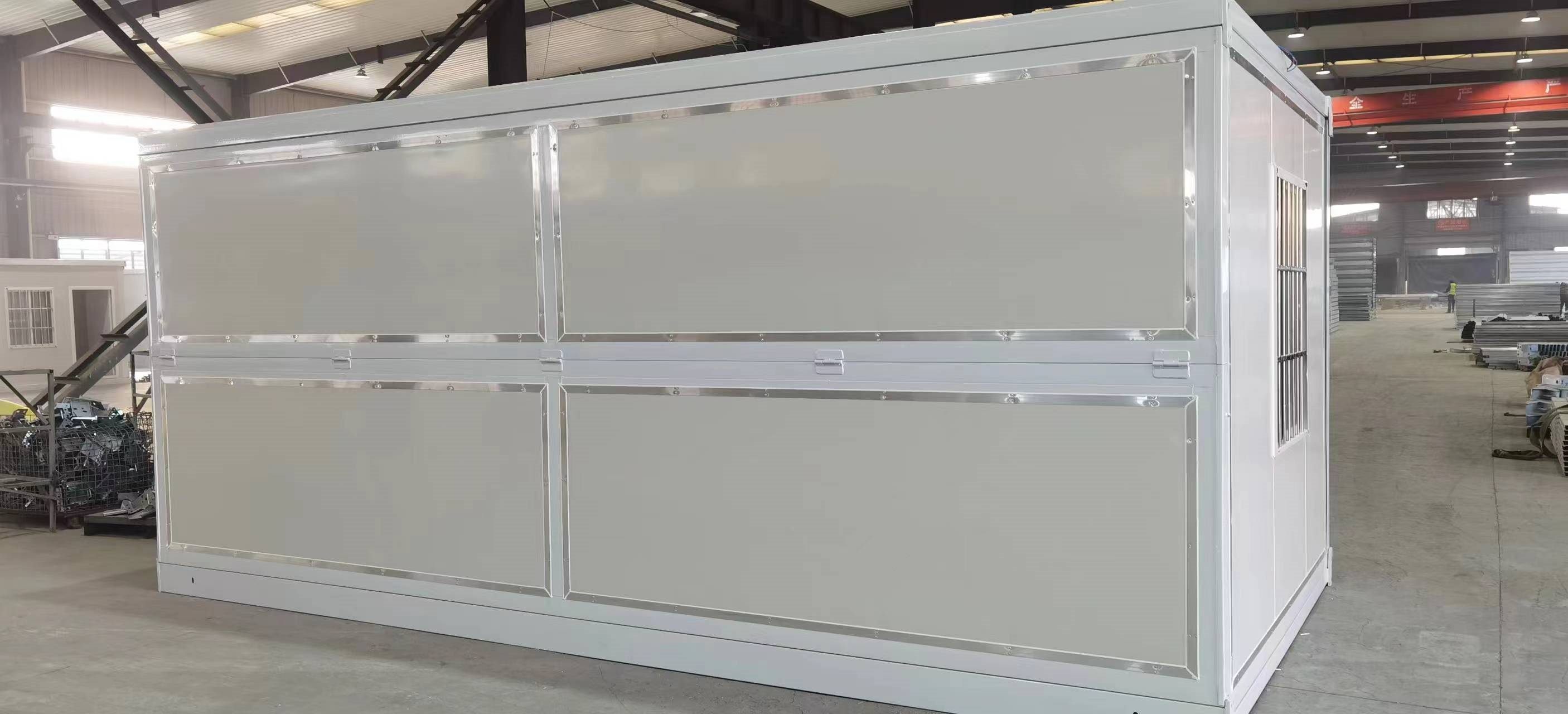 Foldable room body assembled in the workshop