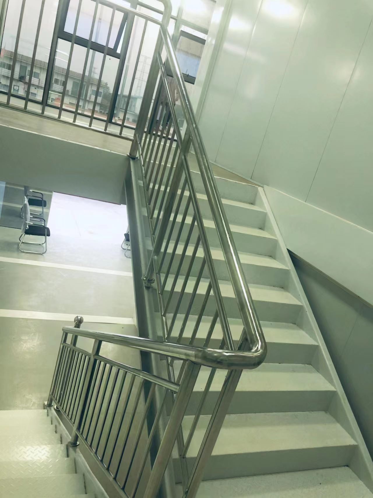 Internal corridor serving multiple modular rooms